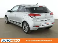 Gebraucht Hyundai i20 Style 75 PS (55 kW) 2015 Grau Kleinwagen
