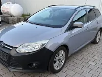 Usado Ford Focus Trend 95 CV (69 kW) 2012 Plateado Berlina
