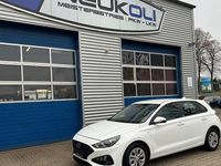 Gebraucht Hyundai i30 Select 120 PS (88 kW) 2020 Weiß Limousine