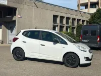 Usado Kia Venga Vision 90 HP (66 kW) 2010 Branco Citadino