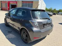 Gebraucht Toyota Yaris 75 PS (55 kW) 2012 Grau Kleinwagen