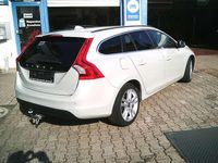 Gebraucht Volvo V60 Momentum 136 PS (100 kW) 2013 Cosmic white / metallic Kombi