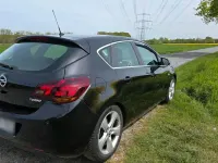 Używany Opel Astra 140 KM (102 kW) 2010 Czarny Coupe