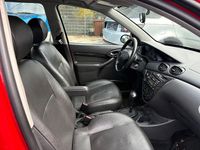 Gebraucht Ford Focus Ambiente 101 PS (74 kW) 2002 Rot Kombi