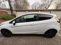 Gebraucht Ford Fiesta Trend 60 PS (44 kW) 2011 Weiß Kleinwagen