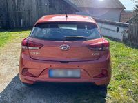 Gebraucht Hyundai i20 Style 101 PS (74 kW) 2016 Orange Coupé