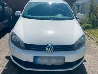 Gebraucht VW Golf VI 105 PS (77 kW) 2011 Weiß Kleinwagen