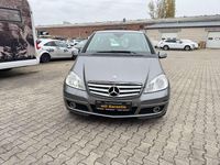 Gebraucht Mercedes A180 116 PS (85 kW) 2011 Mountaingrau  met. Limousine