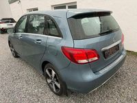 Gebraucht Mercedes B200 136 PS (100 kW) 2015 Blau Van / Kleinbus