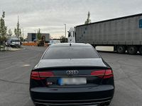 Gebraucht Audi S8 520 PS (382 kW) 2015 Blau Limousine