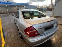 Gebraucht Mercedes E200 136 PS (100 kW) 2009 Silber Limousine