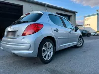 Gebraucht Peugeot 207 90 PS (66 kW) 2011 Silber Limousine