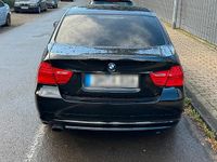 Gebraucht BMW 318 143 PS (105 kW) 2011 Schwarz Limousine