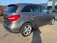 Gebraucht Mercedes B180 122 PS (89 kW) 2014 Grau Van / Kleinbus