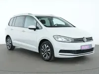 Gebraucht VW Touran Active 122 PS (89 kW) 2023 Pure white Van / Kleinbus