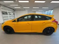 Używany Ford Focus ST 250 KM (183 kW) 2015 Żółty Sedan/Limuzyna