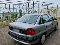Gebraucht Opel Astra 70 PS (51 kW) 1995 Grau Limousine