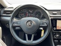 Gebraucht Skoda Superb Style 150 PS (110 kW) 2018 Candyweiß Kombi