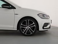 Gebraucht VW Golf VII Highline 150 PS (110 kW) 2018 Oryxweiß perlmutteffekt Limousine