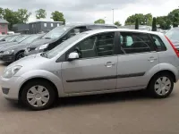 Gebraucht Ford Fiesta 80 PS (58 kW) 2008 Polarsilber metallic Kleinwagen
