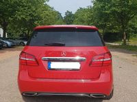 Gebraucht Mercedes B250 211 PS (155 kW) 2016 Rot Van / Kleinbus