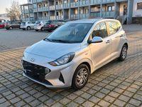Gebraucht Hyundai i10 Select 67 PS (49 kW) 2020 Silber Kleinwagen
