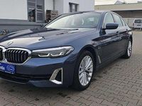 Gebraucht BMW 530e Luxury Line 184 PS (135 kW) 2023 Arctic race blue metallic Limousine
