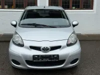 Gebraucht Toyota Aygo Edition 68 PS (50 kW) 2012 Silber Kleinwagen