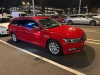 Gebraucht VW Passat 120 PS (88 kW) 2018 Rot Limousine