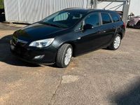 Używany Opel Astra 101 KM (74 kW) 2012 Czarny Kombi