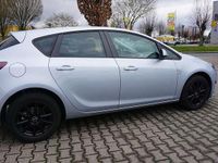 Gebraucht Opel Astra Energy 140 PS (102 kW) 2014 Diamant blau(m2) / diam silb Kleinwagen
