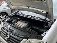 Second-hand VW Touran 105 CP (77 kW) 2005 Argintiu Monovolum