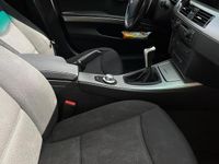 Gebraucht BMW 320 163 PS (119 kW) 2005 Silber Limousine