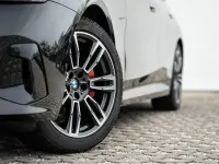 Gebraucht BMW 520 M Sport 197 PS (144 kW) 2025 Saphirschwarzmetallic Kombi