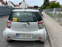 Gebraucht Toyota iQ 68 PS (50 kW) 2009 Silber Kleinwagen