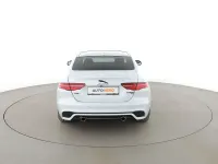Gebraucht Jaguar XE R-Dynamic 301 PS (221 kW) 2021 Weiß Limousine