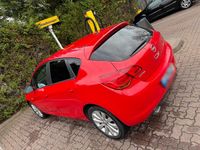 Second-hand Opel Astra 140 CP (102 kW) 2011 Roșu Hatchback
