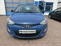 Gebraucht Hyundai i20 90 PS (66 kW) 2015 Blau Kleinwagen