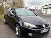 Gebraucht VW Golf VI Team 105 PS (77 kW) 2011 Schwarz Kleinwagen