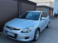 Gebraucht Hyundai i30 109 PS (80 kW) 2012 Silber Limousine