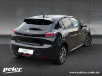 Gebraucht Peugeot e-208 Allure 100 kW (136 PS) 2023 Perla nera schwarz (metallic) Kleinwagen