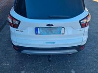 Gebraucht Ford Kuga Titanium 179 PS (131 kW) 2017 Weiß SUV