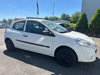 Gebraucht Renault Clio III Expression 75 PS (55 kW) 2010 Weiß Kleinwagen