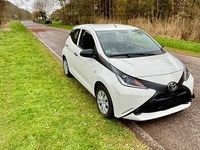 Gebraucht Toyota Aygo 69 PS (50 kW) 2016 Weiß Kleinwagen