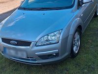 Gebraucht Ford Focus Ghia 100 PS (73 kW) 2005 Silber Limousine