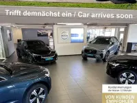 Neu Volvo XC40 Plus 163 PS (119 kW) 2026 Grau SUV