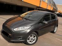 Gebraucht Ford Fiesta Celebration 80 PS (58 kW) 2017 Grau Kleinwagen