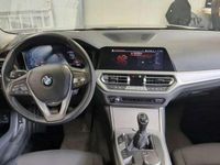 Gebraucht BMW 318 Advantage 150 PS (110 kW) 2022 Schwarz ii/bonnet fluid black Kombi