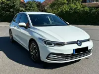 Gebraucht VW Golf VII Active 131 PS (96 kW) 2022 Weiß Limousine