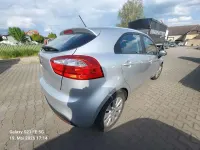 Gebraucht Kia Rio Edition 7 109 PS (80 kW) 2013 Brilliantsilber met. Kleinwagen